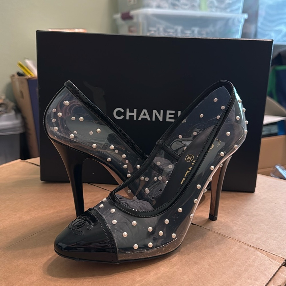 Chanel Pearl-Embellished PVC & Patent Leather Cap-Toe Heels – Size [37.5]